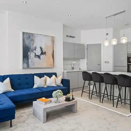 Centre Duplex Next To Minster With Parking *