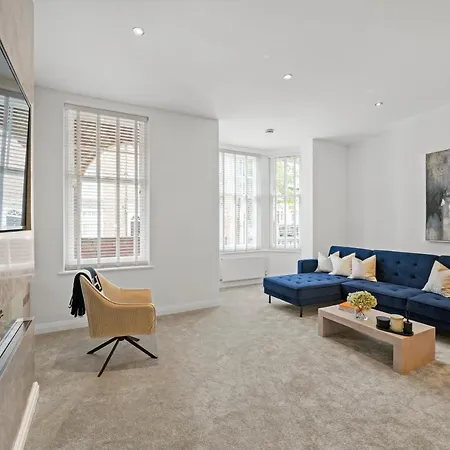 Hamptons Centre With Free Parking Apartment *