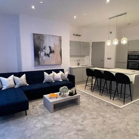 Апартаменты Centre Duplex Next To Minster With Parking *