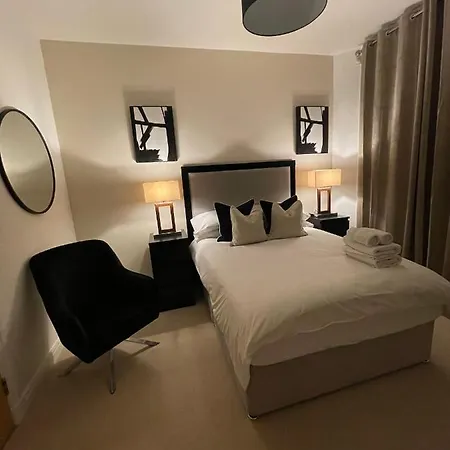 Hamptons Centre With Free Parking Apartment