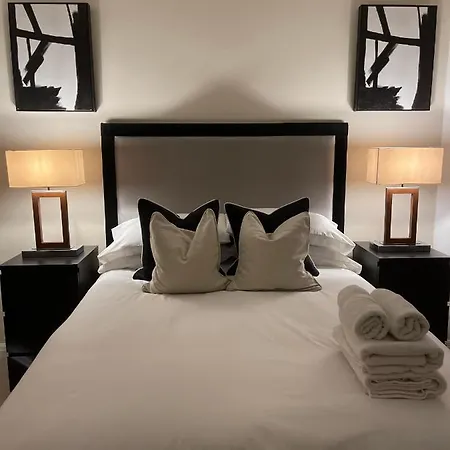 Hamptons Centre With Free Parking Apartment