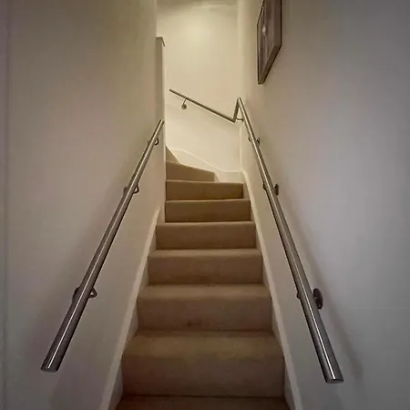 Centre Duplex Next To Minster With Parking Апартаменты *