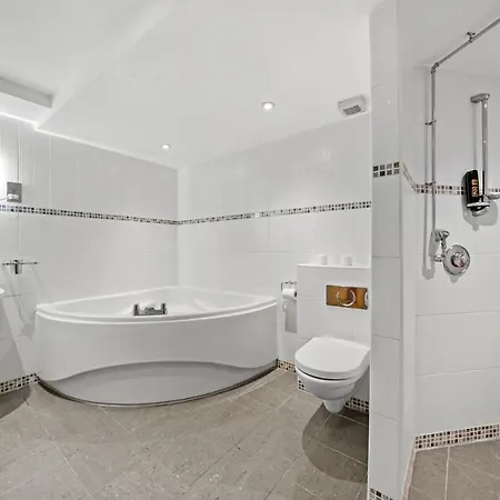 Centre Duplex Next To Minster With Parking Апартаменты *