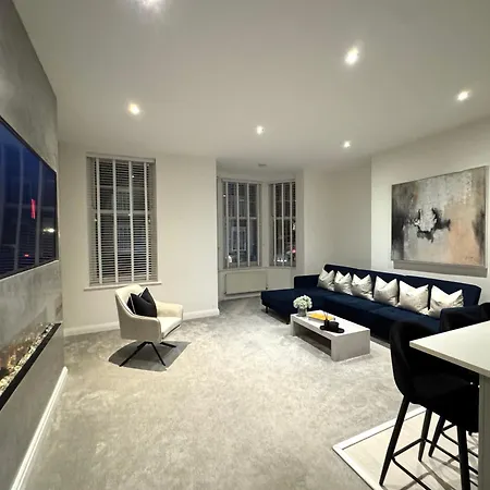 Vikings Duplex Next To Minster With Parking